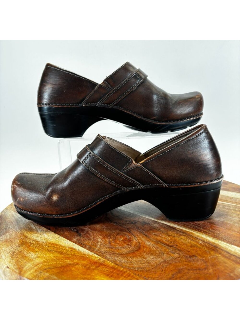 Dansko Womens Size 10 Solstice Button Strap Clog Burnished Brown Leather EU 42 - Picture 5 of 12